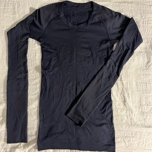 Lululemon Swift Stride size 2 long sleeve purple color